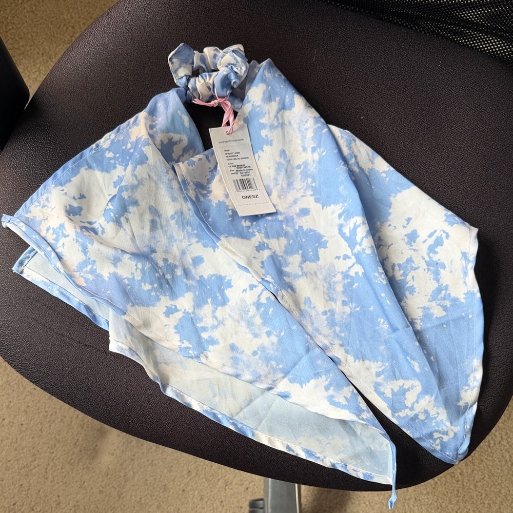 Vineyard Vines Blue and White Tie-Dye Headscarf with Scrunchie